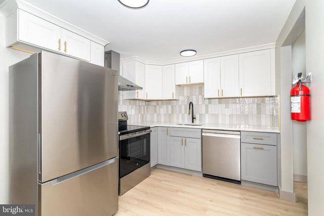 4 MAGNOLIA CT, Sicklerville, NJ 08081