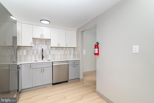 4 MAGNOLIA CT, Sicklerville, NJ 08081