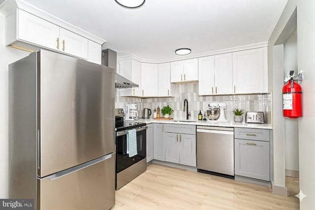 4 MAGNOLIA CT, Sicklerville, NJ 08081