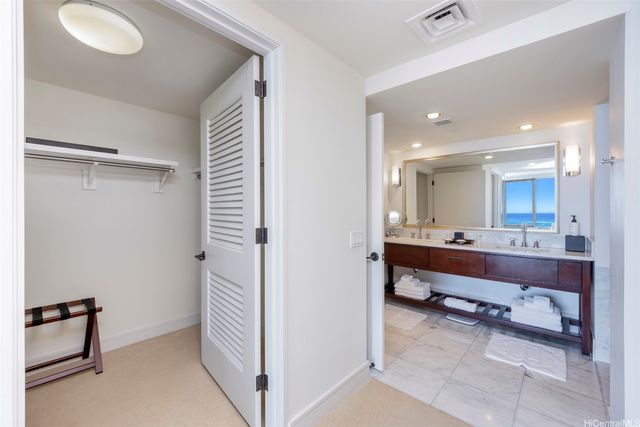 223 Saratoga Road 2410, Honolulu, HI 96815