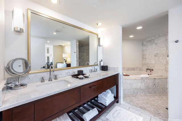 223 Saratoga Road 2410, Honolulu, HI 96815