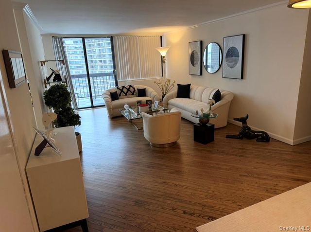 1 BAY CLUB Drive 12 F, Bayside, NY 11360