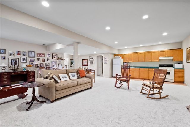 9035 Keystone Avenue, Skokie, IL 60076