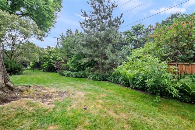9035 Keystone Avenue, Skokie, IL 60076