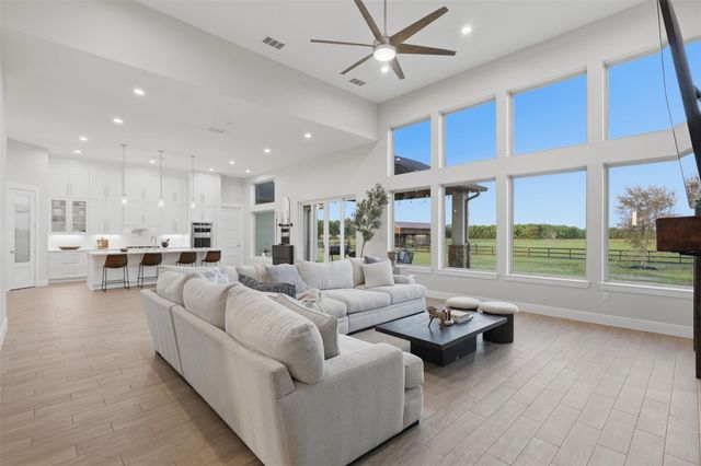 8801 County Road 79, Iowa Colony, TX 77583