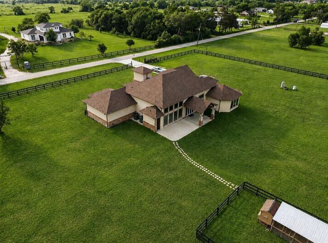 8801 County Road 79, Iowa Colony, TX 77583