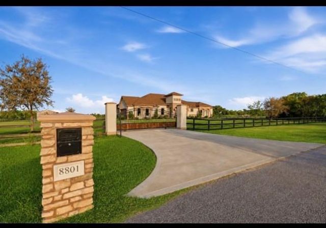 8801 County Road 79, Iowa Colony, TX 77583