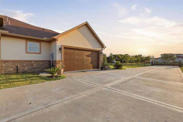 8801 County Road 79, Iowa Colony, TX 77583