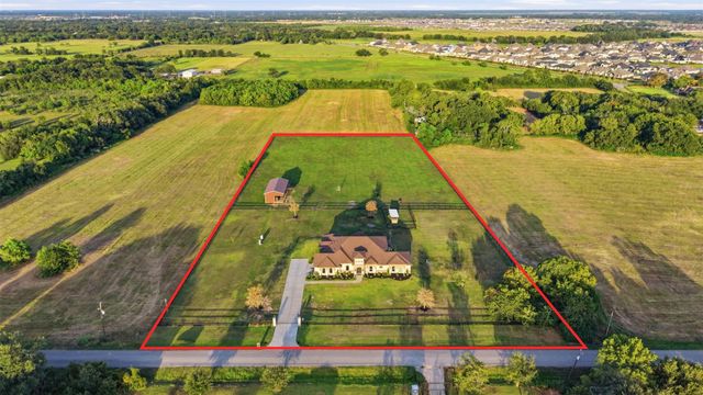 8801 County Road 79, Iowa Colony, TX 77583