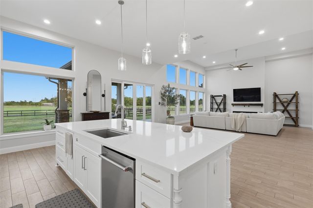 8801 County Road 79, Iowa Colony, TX 77583