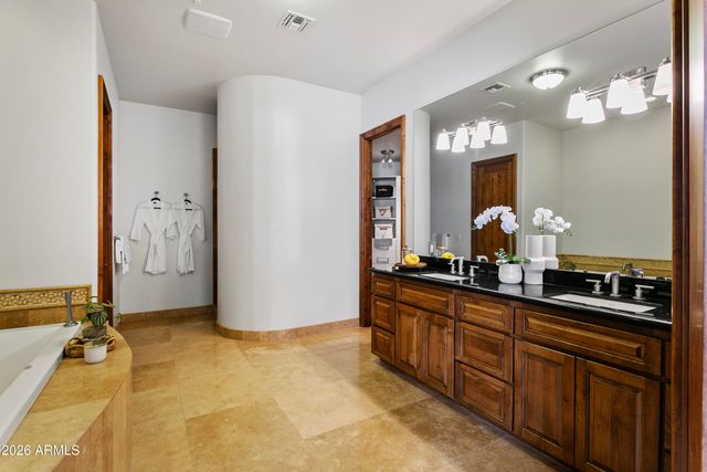 11376 E DREYFUS Avenue, Scottsdale, AZ 85259