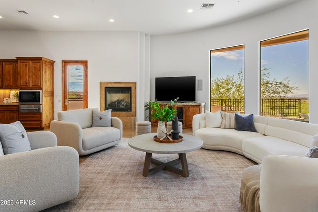 11376 E DREYFUS Avenue, Scottsdale, AZ 85259