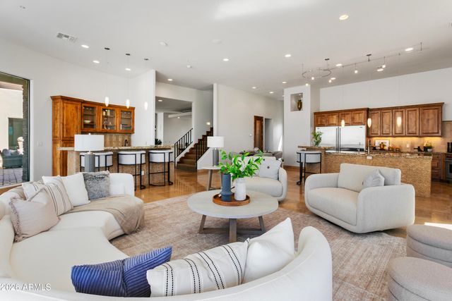 11376 E DREYFUS Avenue, Scottsdale, AZ 85259