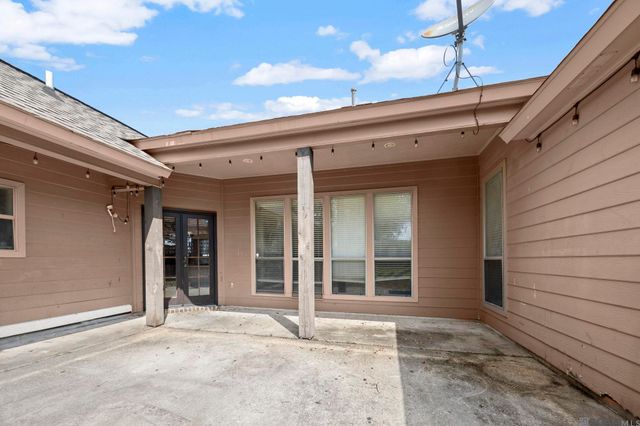 2058 Pointe South Dr, Zachary, LA 70791