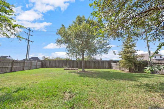 2058 Pointe South Dr, Zachary, LA 70791