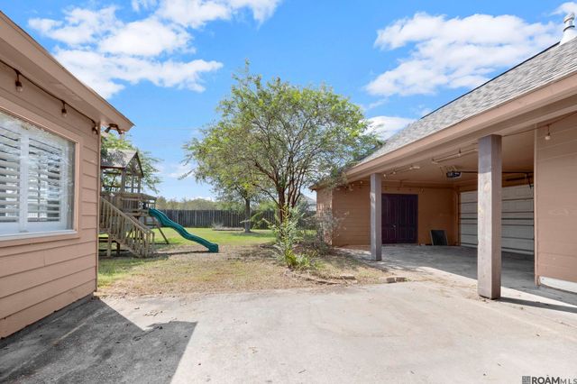 2058 Pointe South Dr, Zachary, LA 70791