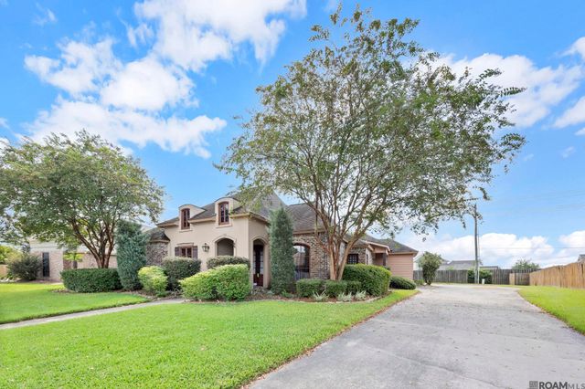 2058 Pointe South Dr, Zachary, LA 70791