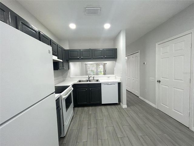 2320 LAKE WOODBERRY CIRCLE, Brandon, FL 33510