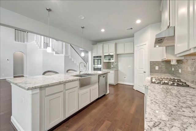 8033 Serenity Drive, Pearland, TX 77584