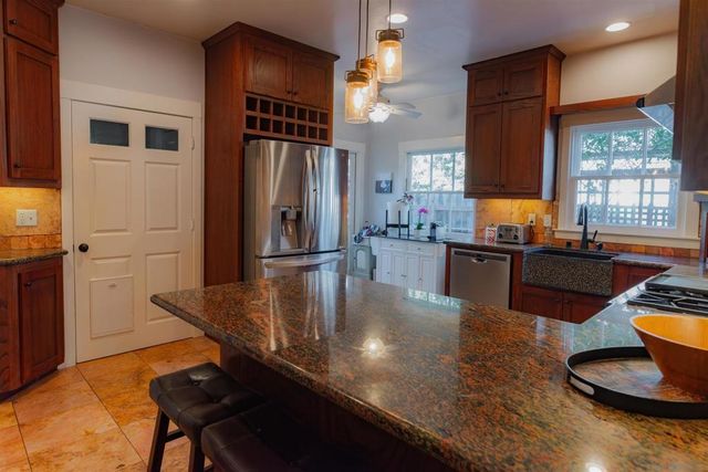 210 E 6th Ave, Escondido, CA 92025