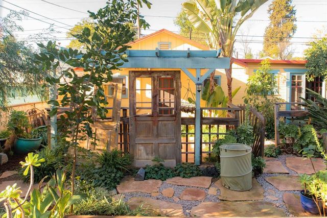 210 E 6th Ave, Escondido, CA 92025