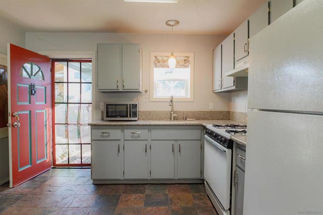 210 E 6th Ave, Escondido, CA 92025