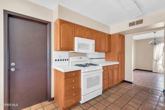 6628 Camino Fuente Drive, El Paso, TX 79912