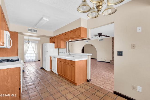 6628 Camino Fuente Drive, El Paso, TX 79912