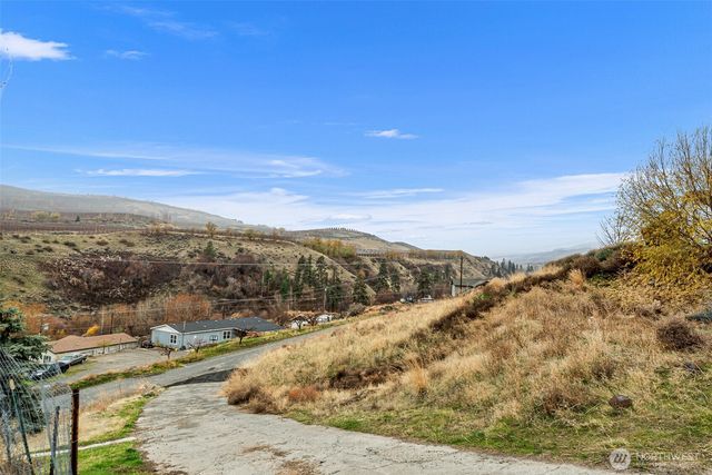 3570 Pinnacle Place, Wenatchee, WA 98801