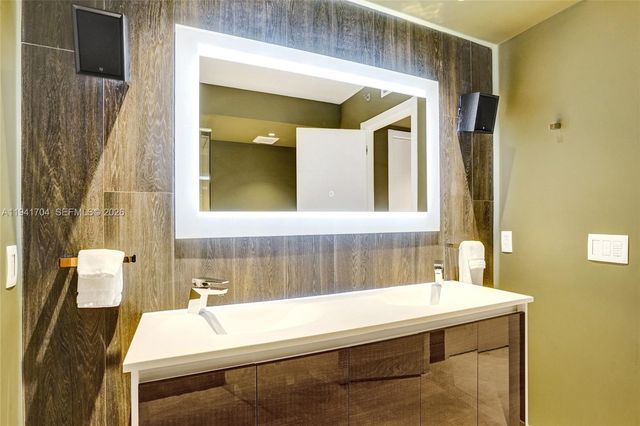 1800 S Ocean Dr 4403, Hallandale Beach, FL 33009