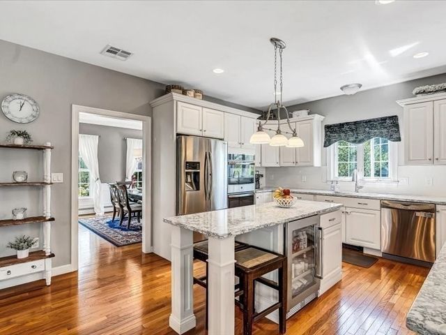 711 Samuel Dr, Northbridge, MA 01588