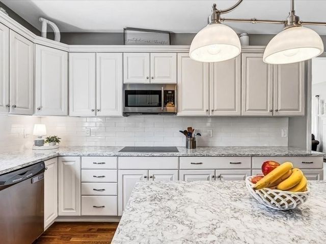 711 Samuel Dr, Northbridge, MA 01588