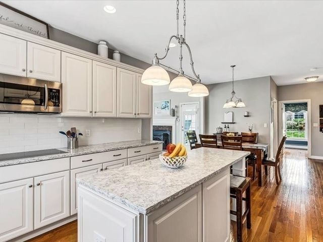 711 Samuel Dr, Northbridge, MA 01588