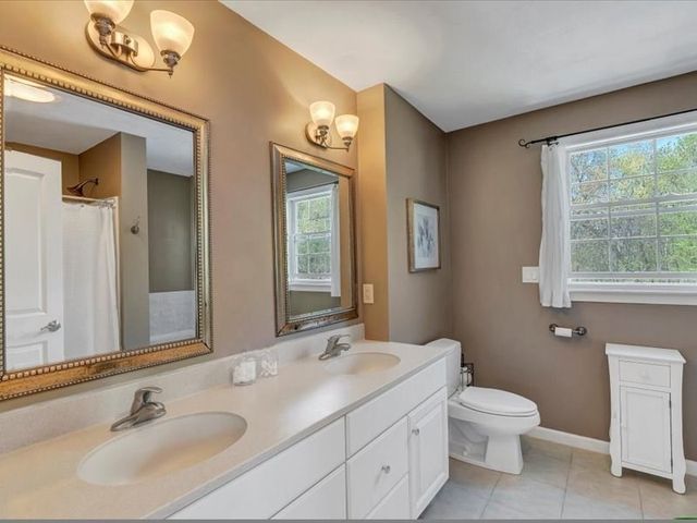 711 Samuel Dr, Northbridge, MA 01588