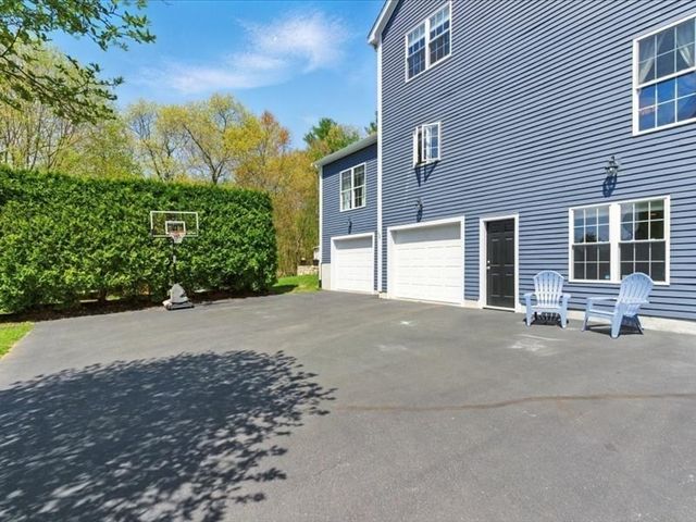 711 Samuel Dr, Northbridge, MA 01588