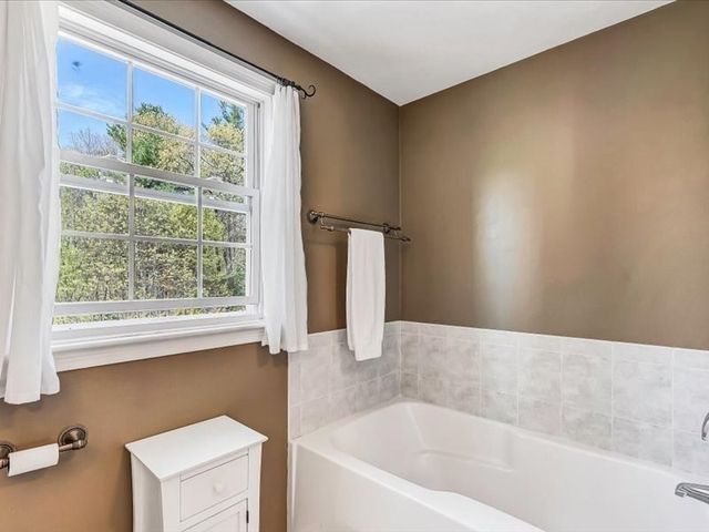 711 Samuel Dr, Northbridge, MA 01588