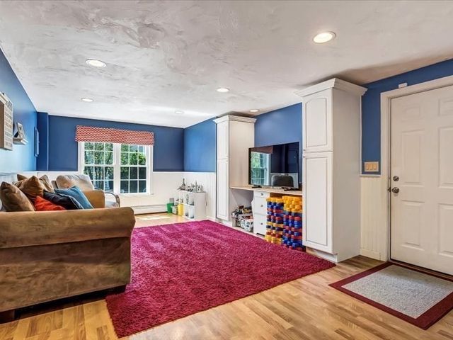 711 Samuel Dr, Northbridge, MA 01588