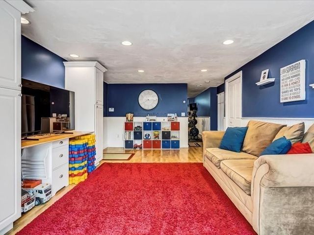 711 Samuel Dr, Northbridge, MA 01588