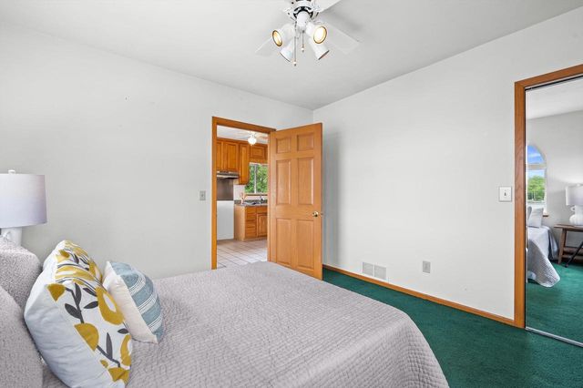 N50W35096 Wisconsin AVENUE, Okauchee, WI 53069