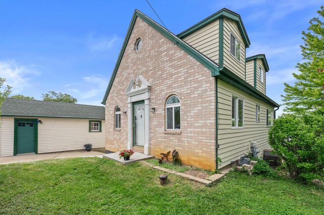 N50W35096 Wisconsin AVENUE, Okauchee, WI 53069