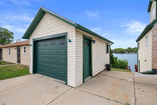 N50W35096 Wisconsin AVENUE, Okauchee, WI 53069