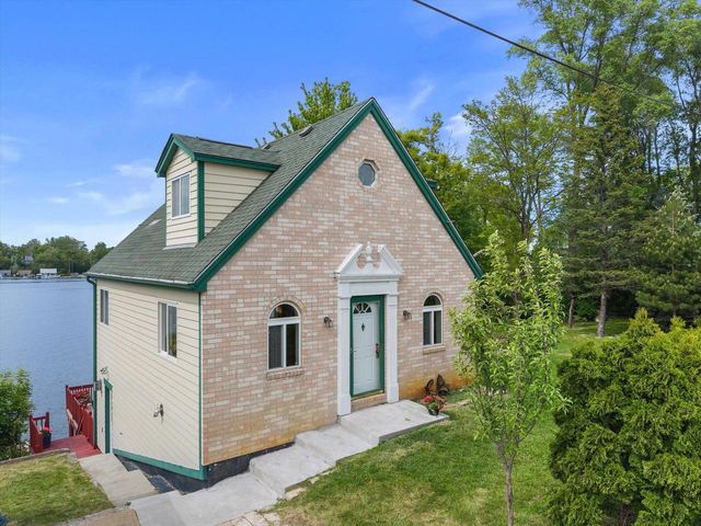 N50W35096 Wisconsin AVENUE, Okauchee, WI 53069