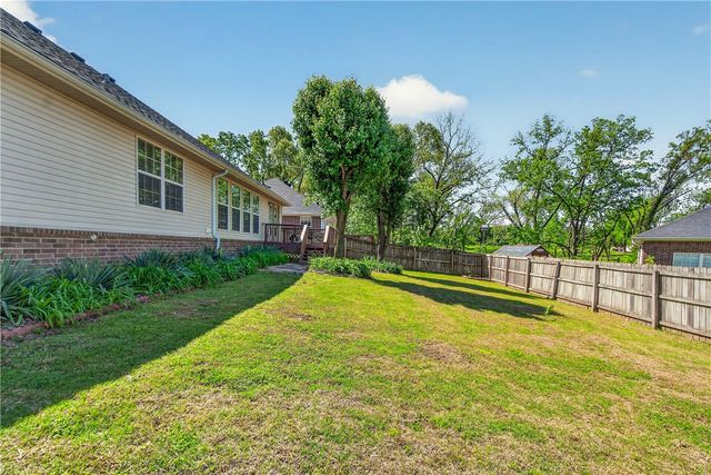 407 NW J Street, Bentonville, AR 72712