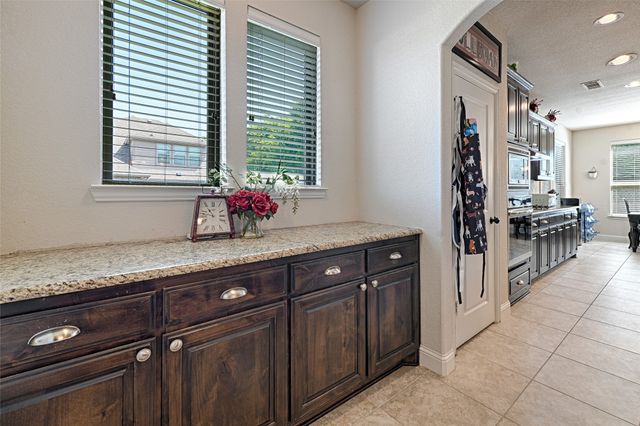 6010 Park View Drive, Midlothian, TX 76065