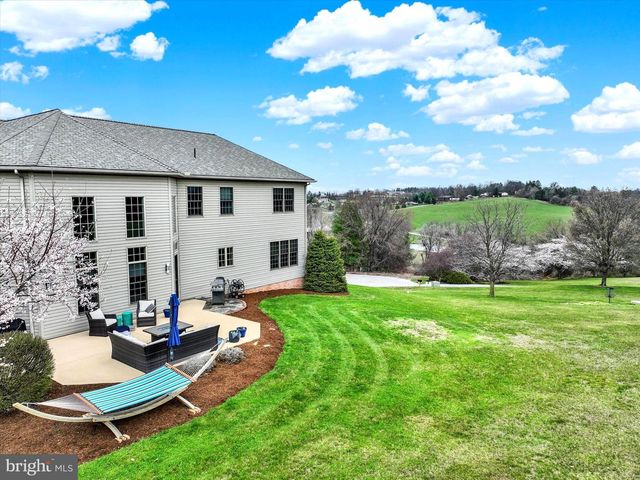 750 RYDELL DR, Dallastown, PA 17313