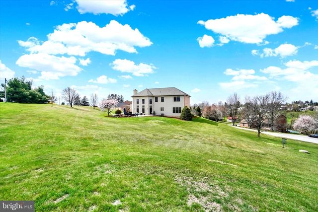 750 RYDELL DR, Dallastown, PA 17313