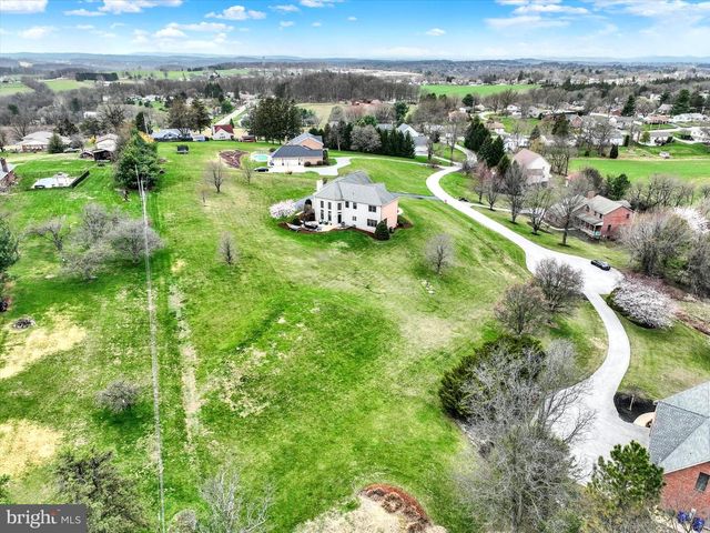 750 RYDELL DR, Dallastown, PA 17313