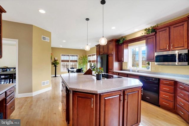 750 RYDELL DR, Dallastown, PA 17313