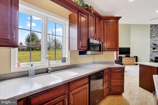 750 RYDELL DR, Dallastown, PA 17313