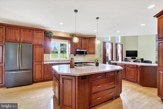 750 RYDELL DR, Dallastown, PA 17313